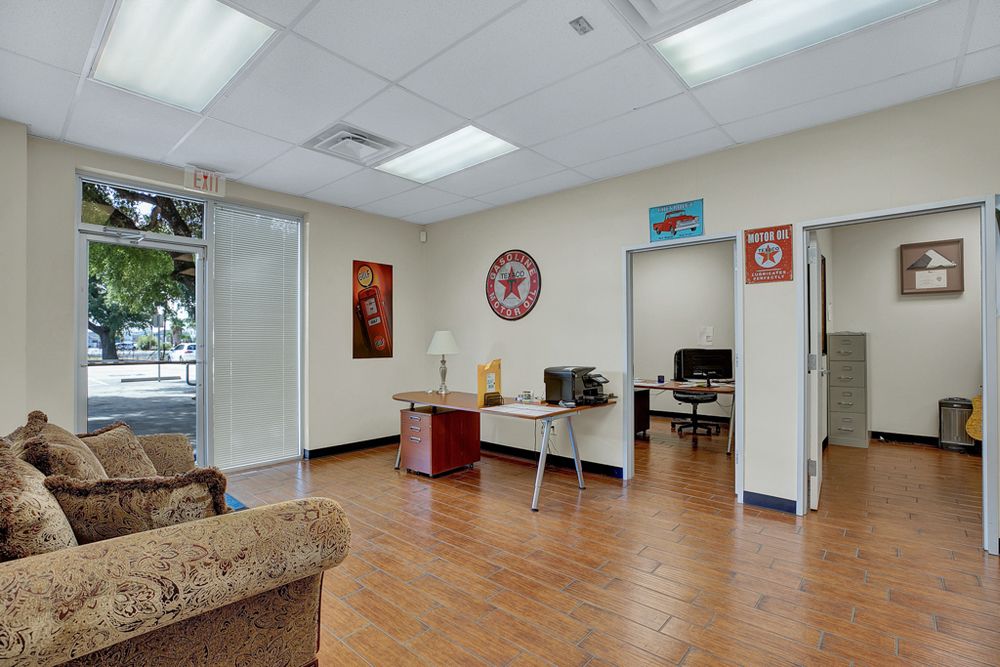 Retail For Sale: 1555 N Business Ih 35, New Braunfels, TX 78130